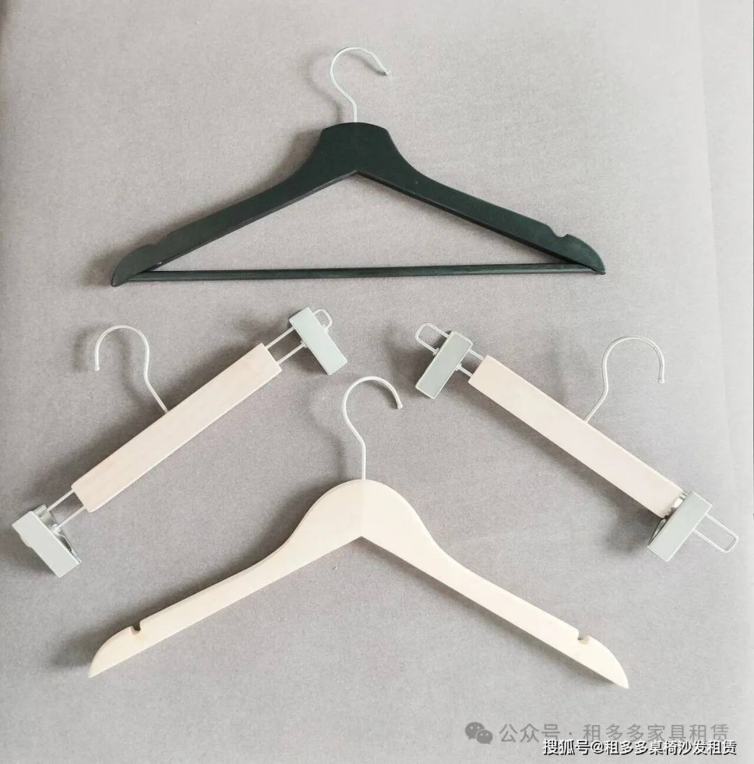 Showroom by Violet MIA SHOWROOM 时堂Showroom Labelhood Room Room 衣架裤夹租赁 特卖会挂衣架出租